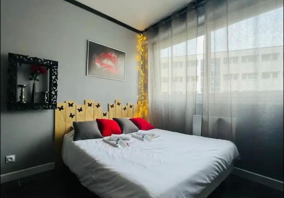 Orphelin Studio Avec Balneo Proche Centre Ville 兰斯 外观 照片